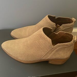 Franco Sarto ladies leather Ankle Boots with side zipper, very comfortable